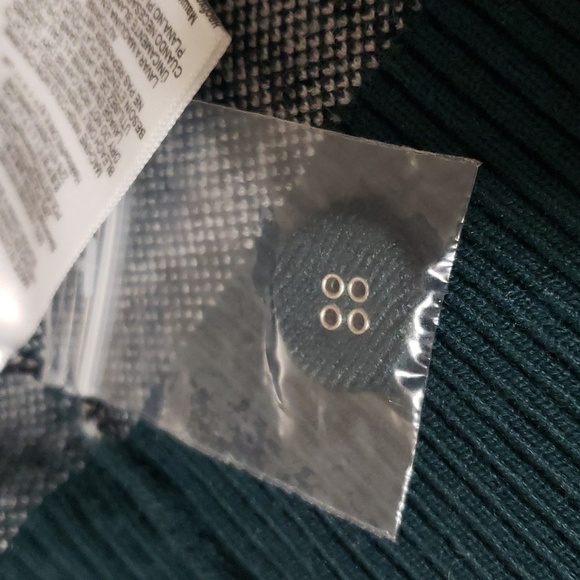 BCBGeneration. NWT. Green & White; Long Sleeves; Buttons; Crop; Sweater..Size L. - Picture 14 of 16